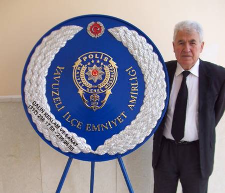 POL�S �ELENG� KLAS�K G�VDE F�BERGLASS YAPRAKLI PR�N� AMBLEML� �L�E EMN�YET AM�RL��� �ELENG�