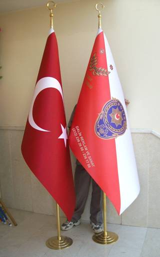 emniyet iki yildiz telali bayrak flama