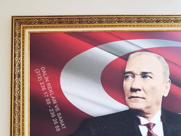 MAKAM ODASI RESMİ ATATÜRK ADALET MÜLKÜN TEMELİDİR 8201 Y PASPARTOLU ÇERÇEVE DETAYI