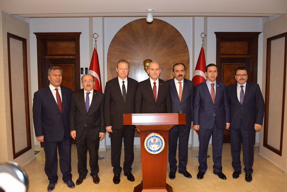 Trabzon Valili�i Konu�ma K�rs�s� S�leyman Soylu